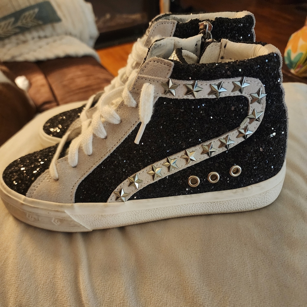 Dormy Vintage Havana high top Sleek Black and Silver Sneakers, Size 7.5